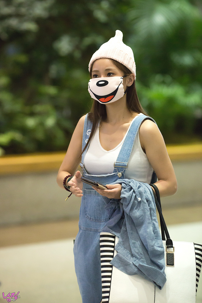 Crayon Pop’s Ellin ups her sexy concept thirst with cleavage + Soyul’s