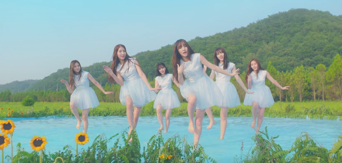 G-Friend return to powerful innocence with "Love Whisper", but ma...