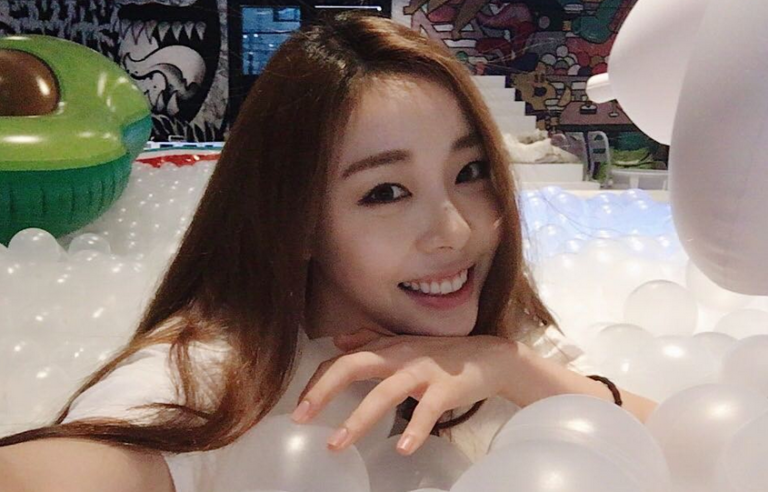 Ladies’ Code’s Ashley hypes upcoming YouTube video by “accidentally