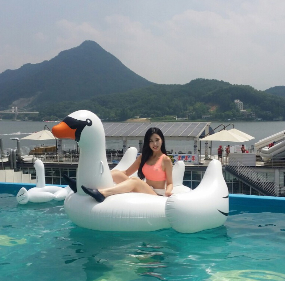 Johyun is still attractive as Berry Good actually do stuff for once