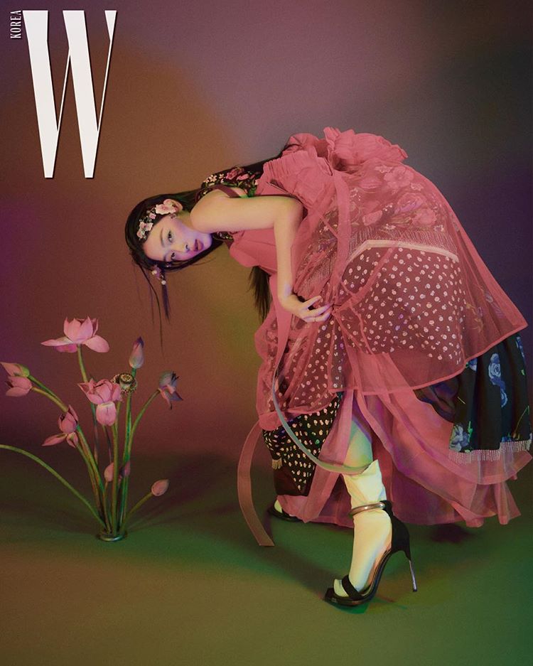 Sulli models colorful, beautiful hanboks in photoshoot for W Korea – Asian Junkie