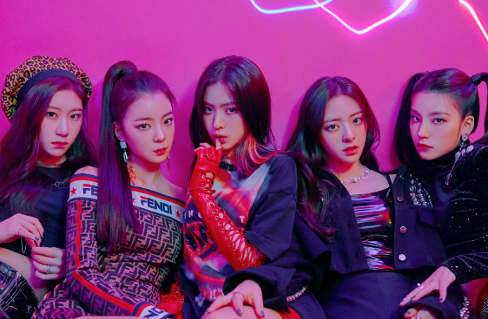 Review Itzy S Dalla Dalla Debut Is All Over The Place But Does Grab Attention Asian Junkie - itzy dalla dalla roblox id