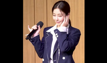 This 42-year-old idol still can’t notes the old-fashioned way